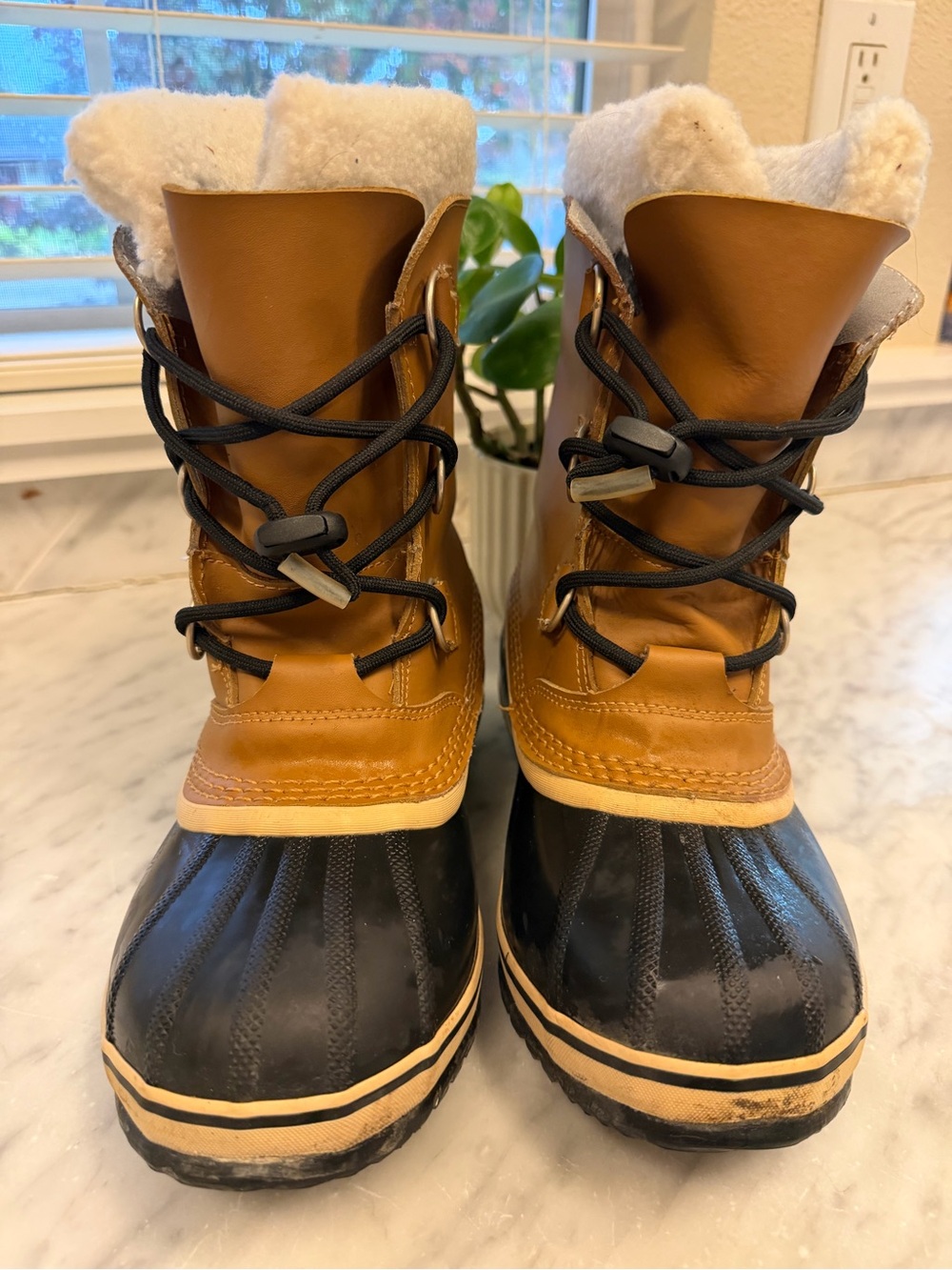 Sorel Yoot Pal TP boots - kid size 5 - fits woman size 7